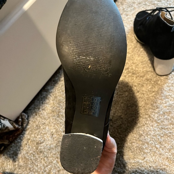 Black boots with white snake skin heel - Picture 5 of 6